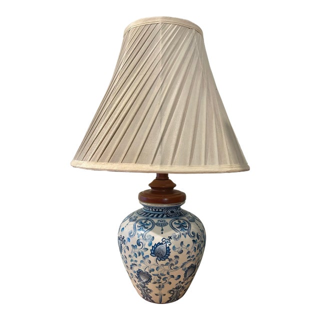 Late 20th Century Custom Made Blue and White Chinoiserie Lamp on Carved Ming Style Base For Sale
