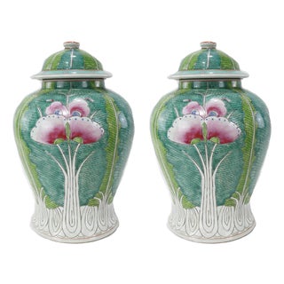 Pair of Chinese Famille-Rose “Cabbage” Pattern Covered Jars, Jingdezhen Kiln, Late Qing to Early Republic Period For Sale