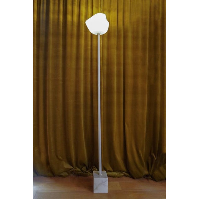 Beautiful Murano glass floor lamp with a Carrara marble base by Venini, in perfect condition with no flaws. This piece has...