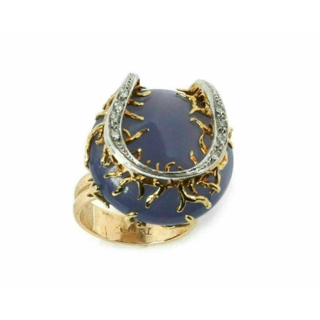 This Diamond Chalcedony 14k Two Tone Gold Horseshoe Design Ring in size 5.5 is a beautifully crafted piece of fine...