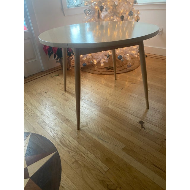 Wood 1980s Vintage Solid Maple Round Dining Table For Sale - Image 7 of 11