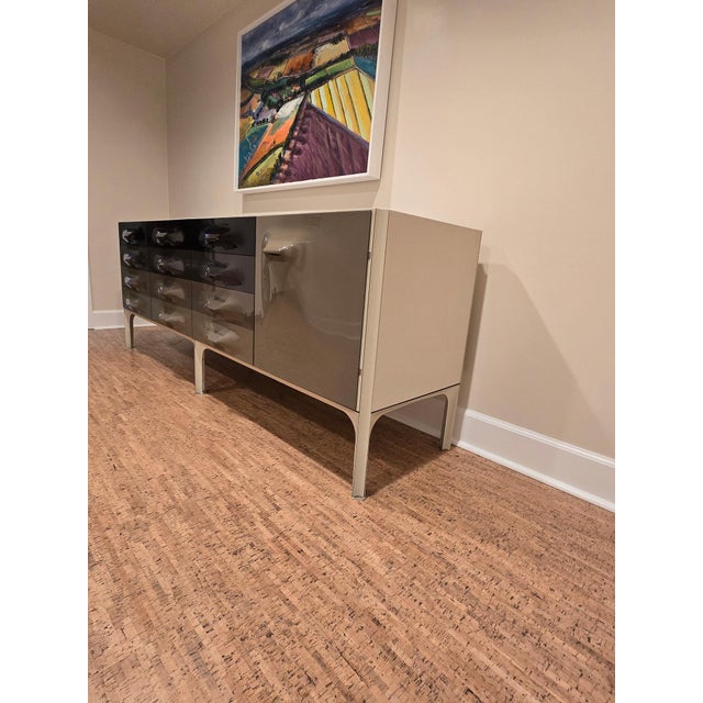 Fabulous Raymond Loewy DF2000 “double dresser” for Doubinsky Frères. Featuring nine drawers and a cabinet, the molded...