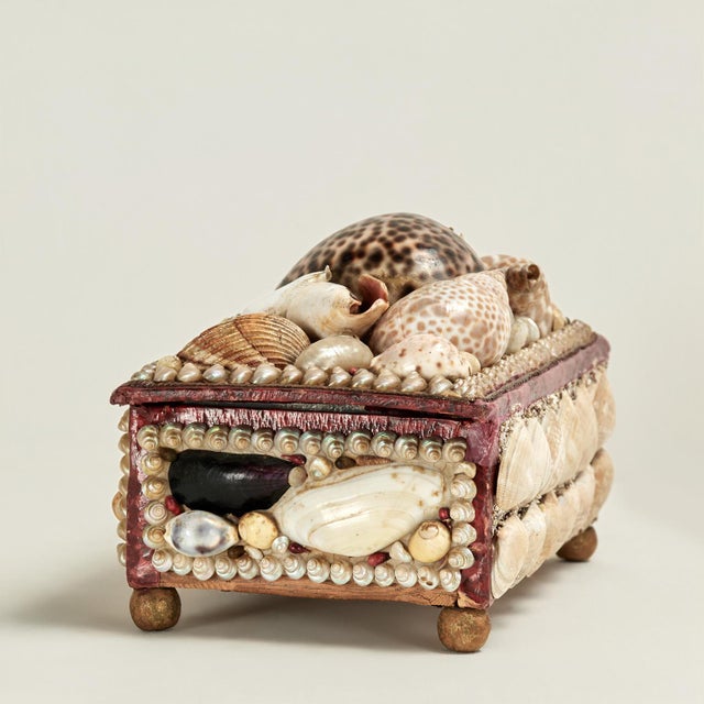 Late 19th Century Antique British Colonial Seashell Encrusted Jewelry Box For Sale - Image 5 of 12