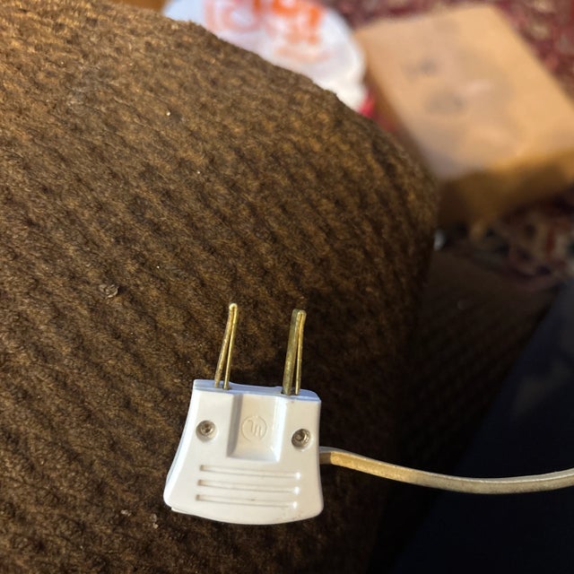 Asian Style 1950s Large Asian Chalk Ware Lamp Featuring a Man in Asian Dress Playing a Mandolin. For Sale - Image 4 of 4