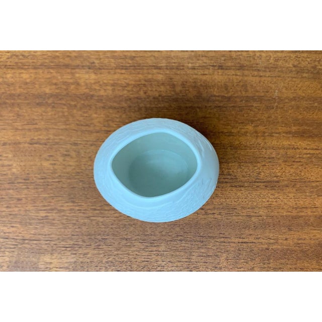 Mid-Century German White Porcelain Vase by M.Frey for Kaiser, 1960s For Sale - Image 6 of 15