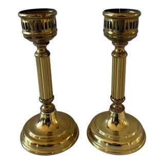 Pair of Vintage Brass Ribbed Candlesticks For Sale