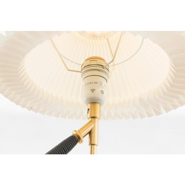 Le Klint Vintage Model 306 Table Lamp in Brass and Paper by Kaare Klint for Le Klint, Denmark, 1950 For Sale - Image 4 of 5