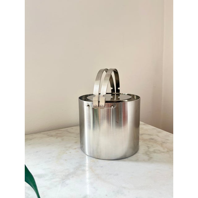 1960s Vintage Cylinda Line Ice Bucket in Stainless Steel by Arne Jacobsen for Stelton, Denmark, 1967 For Sale - Image 5 of 14