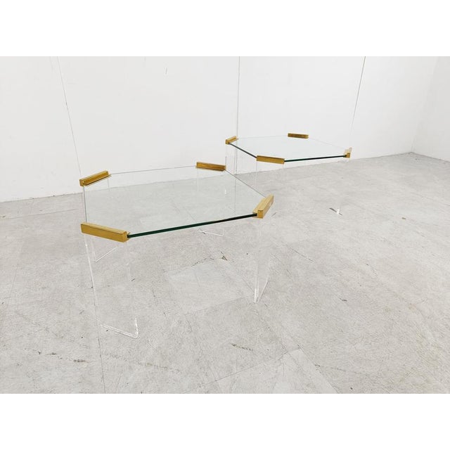 Hollywood Regency Acrylic Glass and Brass Coffee Tables, 1970s, Set of 2 For Sale - Image 3 of 13