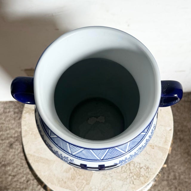 Chinese Chinese Qing Dynasty Style Blue and White Vase For Sale - Image 3 of 6