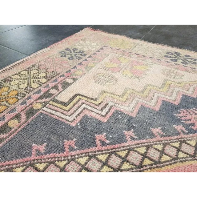 Pink 1960s Vintage Wool Handmade Faded Rug- 3′11″ × 6′10″ For Sale - Image 8 of 11