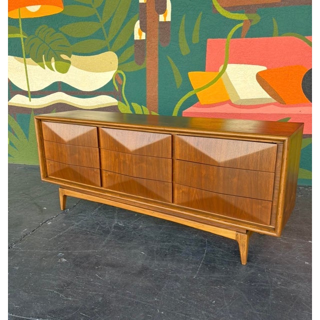 United Furniture Corporation Fully-Refinished Mid Century United Diamond Front Dresser Set For Sale - Image 4 of 16