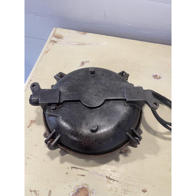Vintage Industrial Round Wall Lamp in Cast Iron, 1930s For Sale - Image 4 of 10