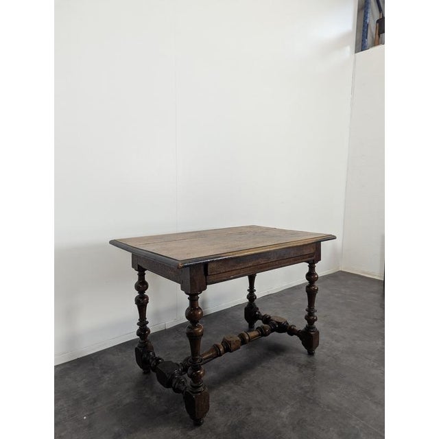 Louis XII Brown Walnut Table, in Very Good conditions.