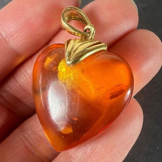 Metal Large Vintage French Puffy Heart Charm Pendant in 18 Karat Yellow Gold, 1960s For Sale - Image 7 of 18