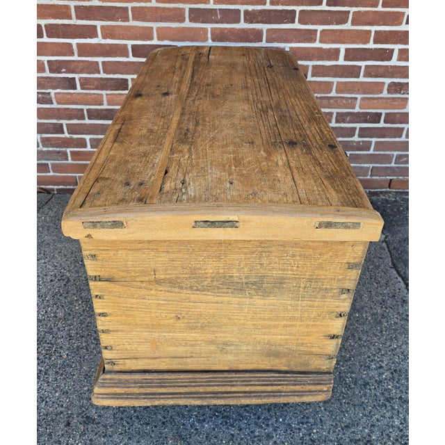 18th Century Antique 18th Century Spanish Colonial Mexican Chest Fancy Bermuda Dovetails in Sabino Wood For Sale - Image 5 of 16