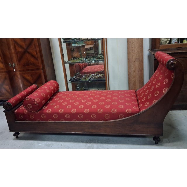 Empire Restoration Style Chaise Longue or Recamier in Flame Mahogany, in Good conditions. Designed before 1890