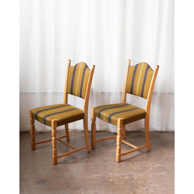 Henning Kjaernulf Set of Six Danish Modern Oak and Wool Dining Chairs in the Manner of Henning Kjærnulf, 1970s For Sale - Image 4 of 17