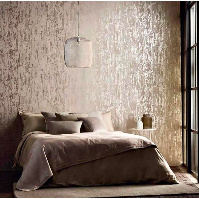 Anthology UK large roll of chic warm “Cobra” platinum metallic wallpaper. 11 yards in total. 27 inches wide. Retails for...