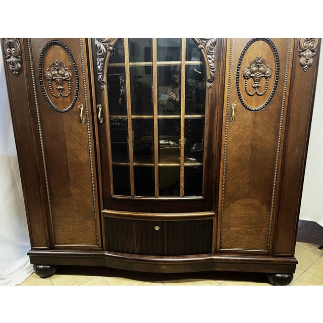 Monumental Study Bookcase with Beveled Crystal Glass Panes, Germany, 1910 For Sale - Image 10 of 18