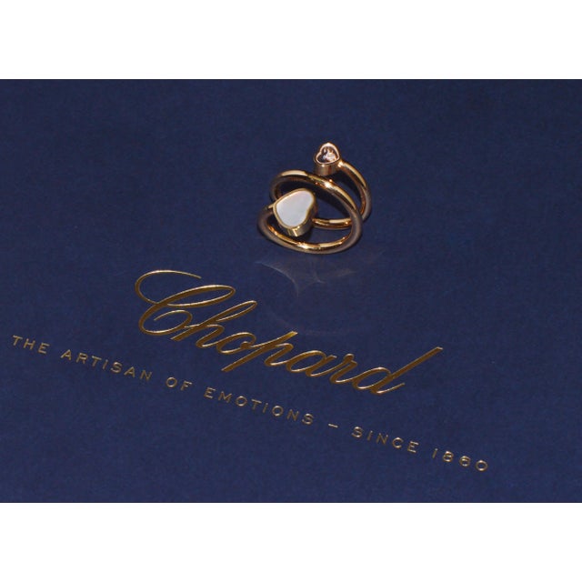 Chopard Authentic Chopard Happy Hearts Double Wrap Twist Ring in 18k Rose Gold With Mother of Pearl & Floating Diamond, Size 6.5 For Sale - Image 4 of 16