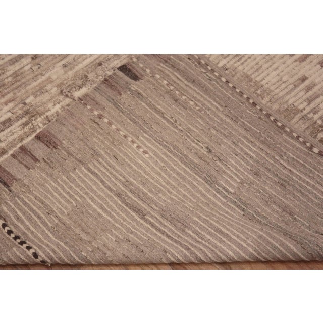 Nazmiyal Collection Contemporary Area Rug For Sale In New York - Image 6 of 9
