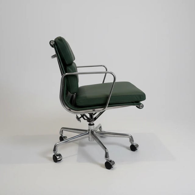 Mid-Century Modern Herman Miller Eames Aluminum Group Soft Pad Management Chair – Green Leather For Sale - Image 3 of 9