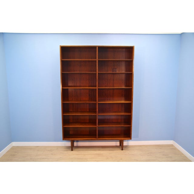 Brown Danish Rosewood Bookcase by Poul Hundevad for Gunni Omann, 1970s For Sale - Image 8 of 8