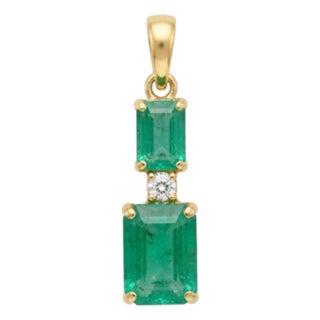Natural 2.86Carat Emerald & 0.07Carat Diamond Pendant in 14 Karat Gold For Sale