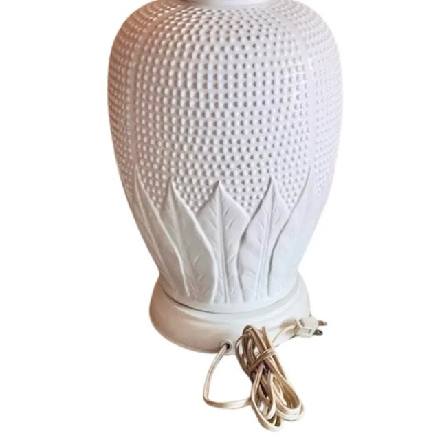 1970’s Mid Century Modern painted metal leaf and hobnail design Tyndall lamp Add your favorite shade Very good condition B57