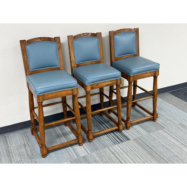 -OAK BAR STOOL VINYL SEAT & BACK -MANUFACTURE: Unknown -IN THE STYLE OF: Farmhouse -DATE OF MANUFACTURE: Unknown...
