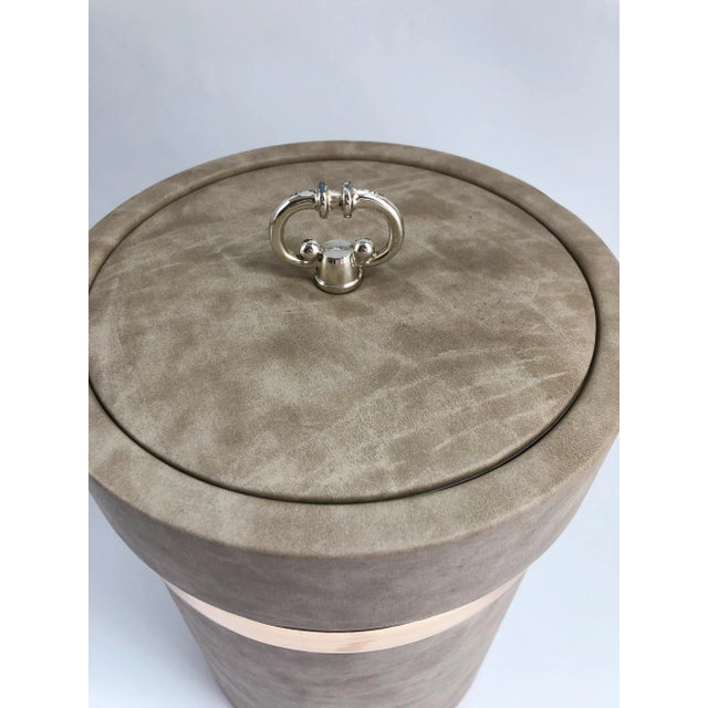 1960s Vintage Faux Leather Handled Hollywood Regency Ice Bucket For Sale - Image 5 of 8