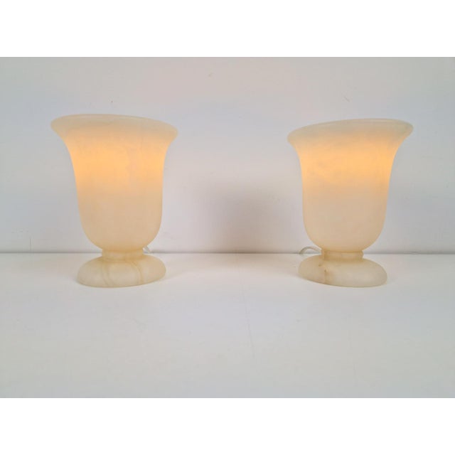 Neoclassical Goblet-Shaped Alabaster Table Lamp, Spain, 1980s, Set of 2 For Sale - Image 4 of 7