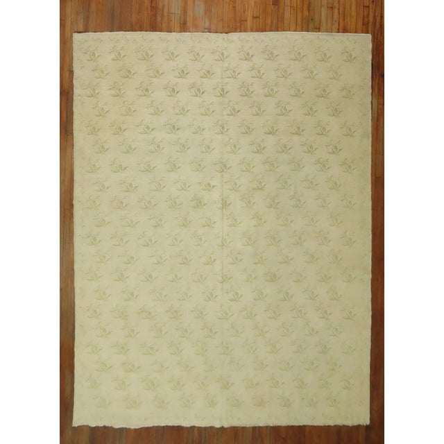 1940s Traditional Turkish Floral Neutral Room Rug, 9'4'' X 13'5'' For Sale - Image 5 of 5
