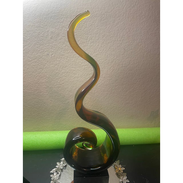 MCM Murano Style Amber Green 15” Glass Swirl Sculpture Hand Blown Ribbon Glass Figurine For Sale In Dallas - Image 6 of 11