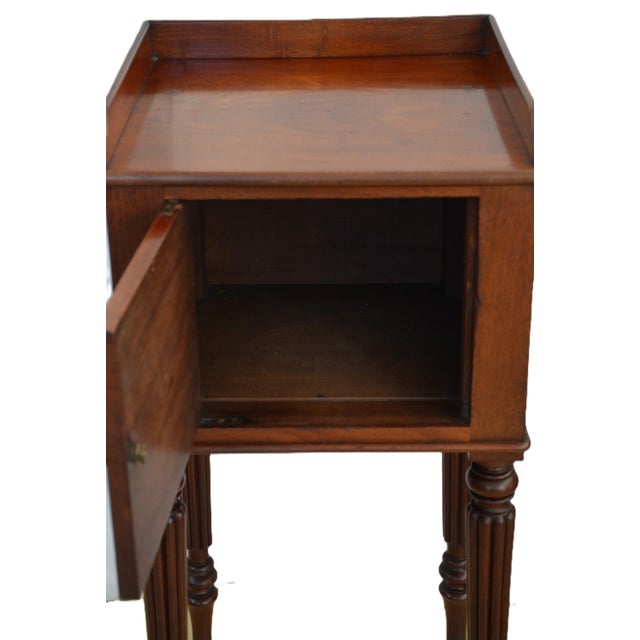 William VI Mahogany Nightstand in the style of Gillows, England, 1830s For Sale - Image 11 of 18