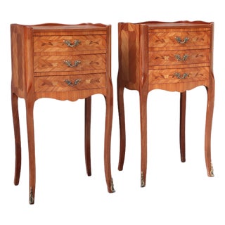 1950s Pair of Restored French Louis XV Style Rosewood Inlaid Side Tables Nightstands For Sale