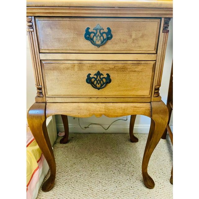 Gilchrist of Boston 1950’s Maple Dresser Set With Chest of Drawers and Matching Nightstand - Set of 2 For Sale - Image 10 of 12