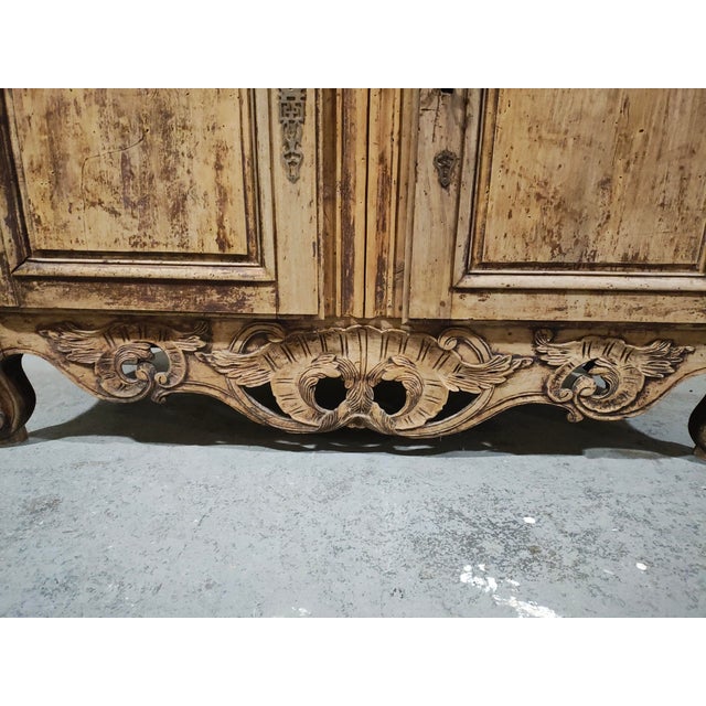 Wood 18th Century French Provincial Walnut Buffet From Provence (Avignon), Circa 1780 For Sale - Image 7 of 10