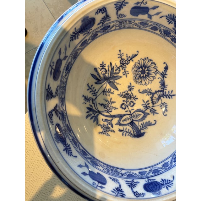 Villeroy & Boch Late 19th Century Villeroy & Boch Dresden Blue Onion Basin Bowl For Sale - Image 4 of 13