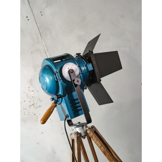 Vintage Industrial Theater Spotlight Floor Lamp from A.E. Cremer, 1950s For Sale - Image 4 of 17