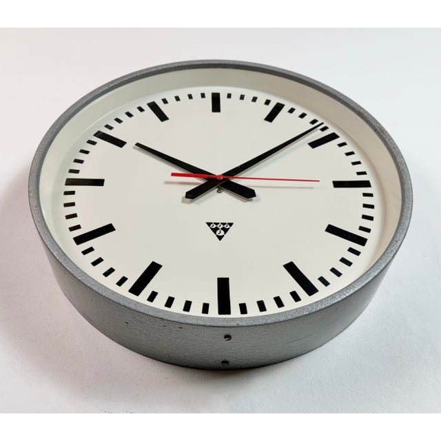 Large Industrial Grey Factory Wall Clock from Pragotron, 1960s For Sale - Image 4 of 17