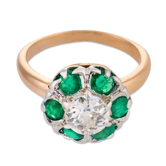 Traditional 1910s Edwardian Diamond Emerald 18k Yellow Gold Cluster Ring, Size 4.5 For Sale - Image 3 of 5