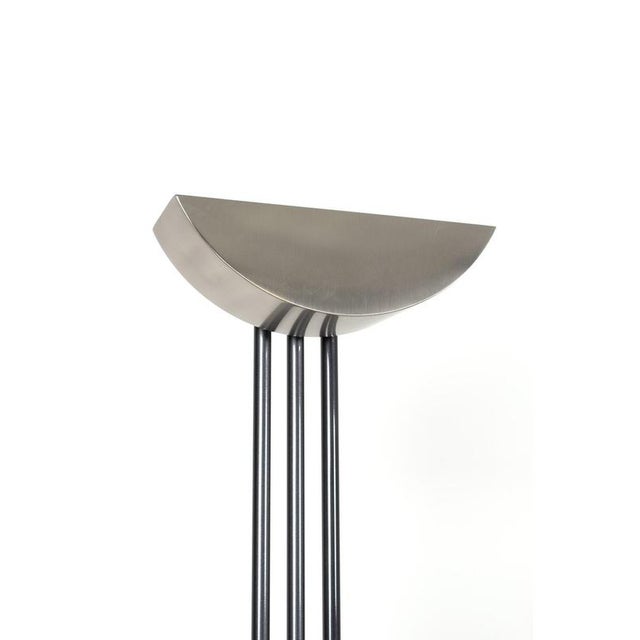 Beautifully shaped halogen uplight with a grey lacquered shade, great quality. The lamp has an elegant minimalistic design...