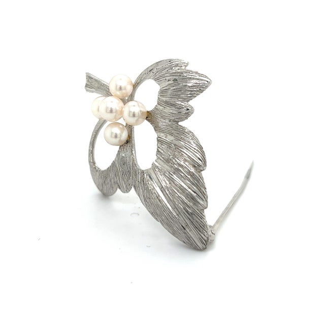 Metal 1990s Mikimoto Estate Akoya Pearl Brooch Pin Sterling Silver For Sale - Image 7 of 9