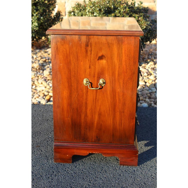 1980s Henkel-Harris Mahogany Nightstand For Sale - Image 11 of 18