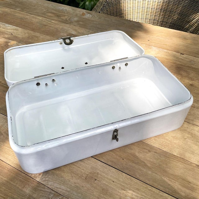 Vintage Dutch White Enamel Bread Box, 1950s For Sale - Image 4 of 13