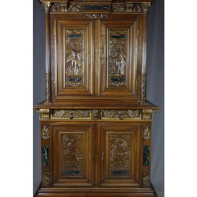 "Exceptional walnut buffet" Exceptional Buffet two bodies in Renaissance style walnut. This is of rare quality of...