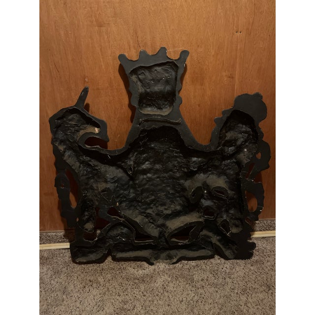 British Royal Coat of Arms Wall Plaque This is a Large scale piece, it dates from the 1950s and is made in plaster. The...