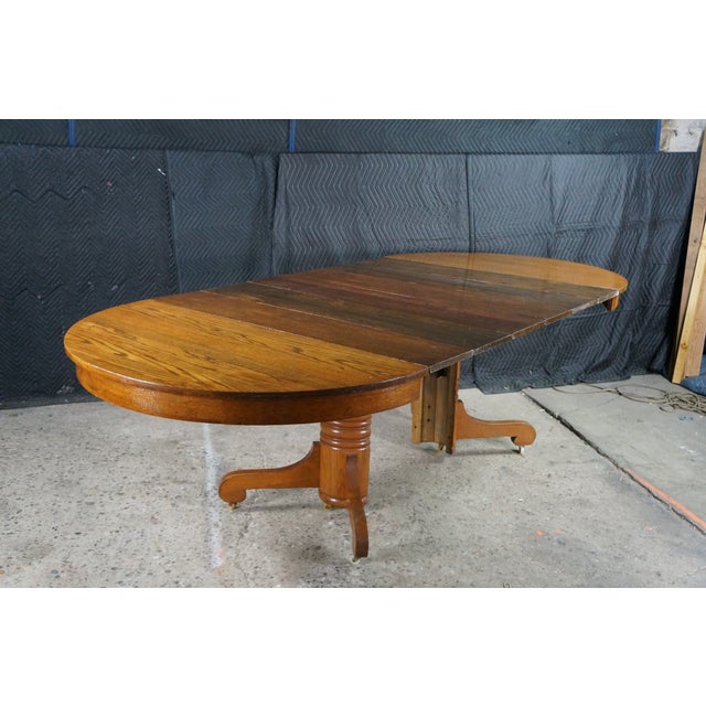 Antique American Classical Victorian Scrolled Oak Round Extendable Dining Table For Sale - Image 11 of 18